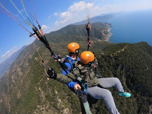 parapendio liguria punta baffe paragliding